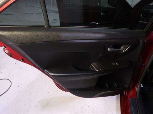 Used 2017 Toyota Camry SE image 30