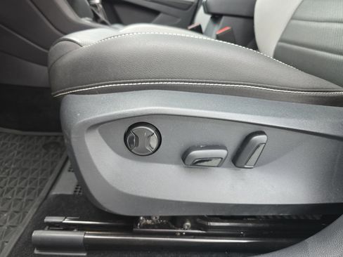 Used 2024 Volkswagen Taos SEL image 28