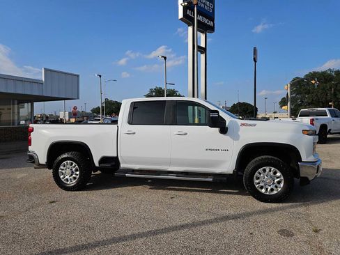 Used 2025 Chevrolet Silverado 2500 LT AWD/4WD image 9