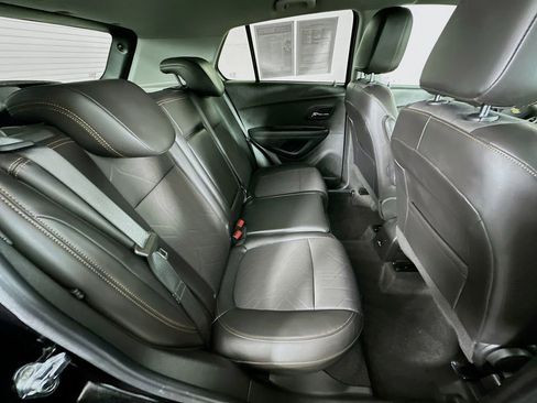 Used 2022 Chevrolet Trax LT w/ LT Convenience Package image 33