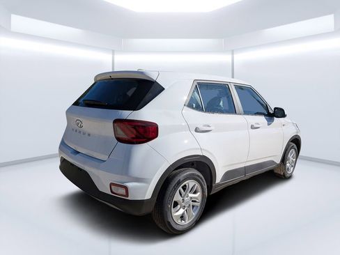 New 2026 Hyundai Venue SE image 3