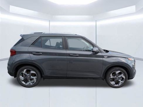 Certified 2025 Hyundai Venue SEL FWD image 3