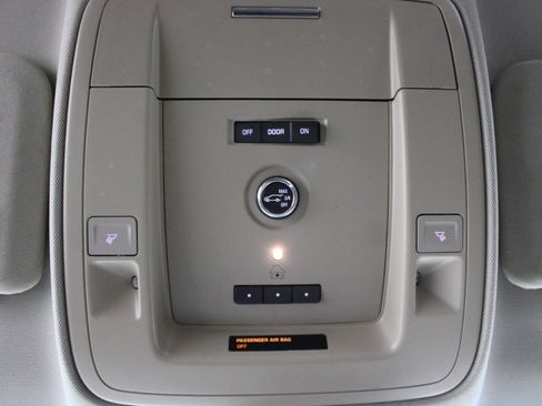 Used 2016 Chevrolet Suburban LT image 24