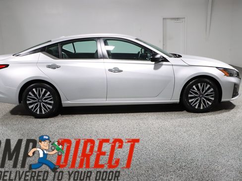 Used 2024 Nissan Altima 2.5 SV FWD image 6
