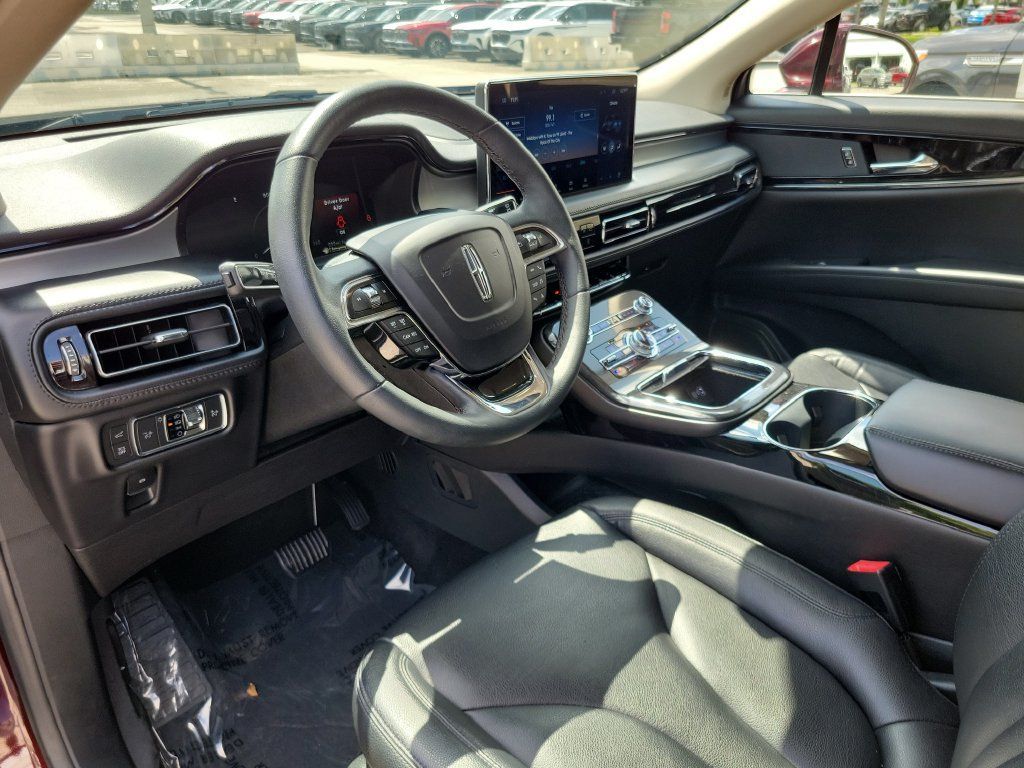 Used 2022 Lincoln Nautilus FWD w/ Premium Package image 16