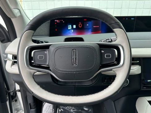 New 2026 Lincoln Navigator Reserve AWD/4WD image 9