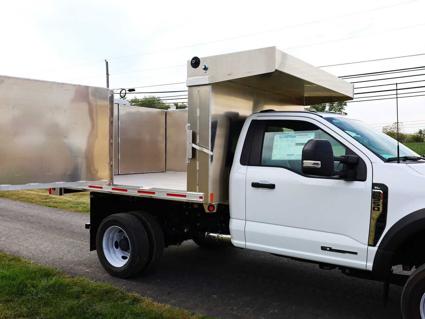 Used 2023 Ford F550 4x4 Regular Cab Super Duty image 12