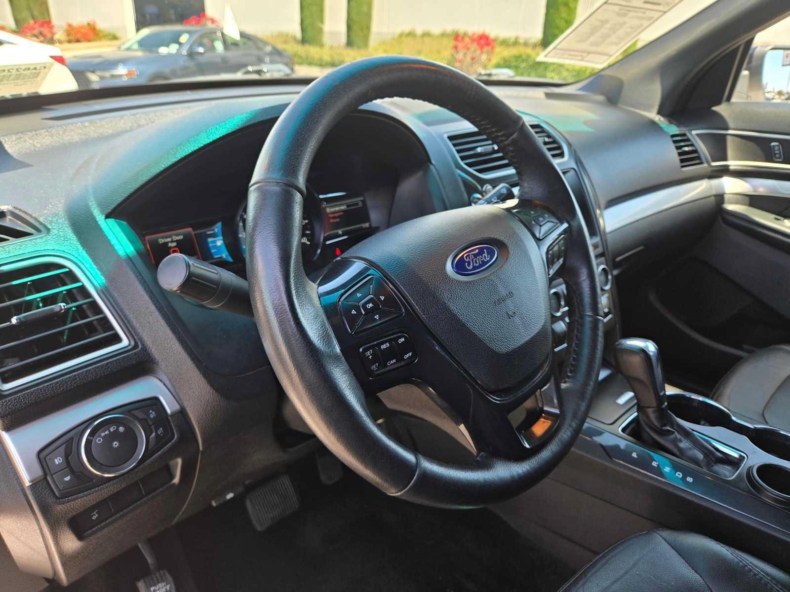 Used 2017 Ford Explorer XLT w/ Equipment Group 202A FWD image 13