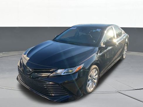 Used 2020 Toyota Camry LE image 2