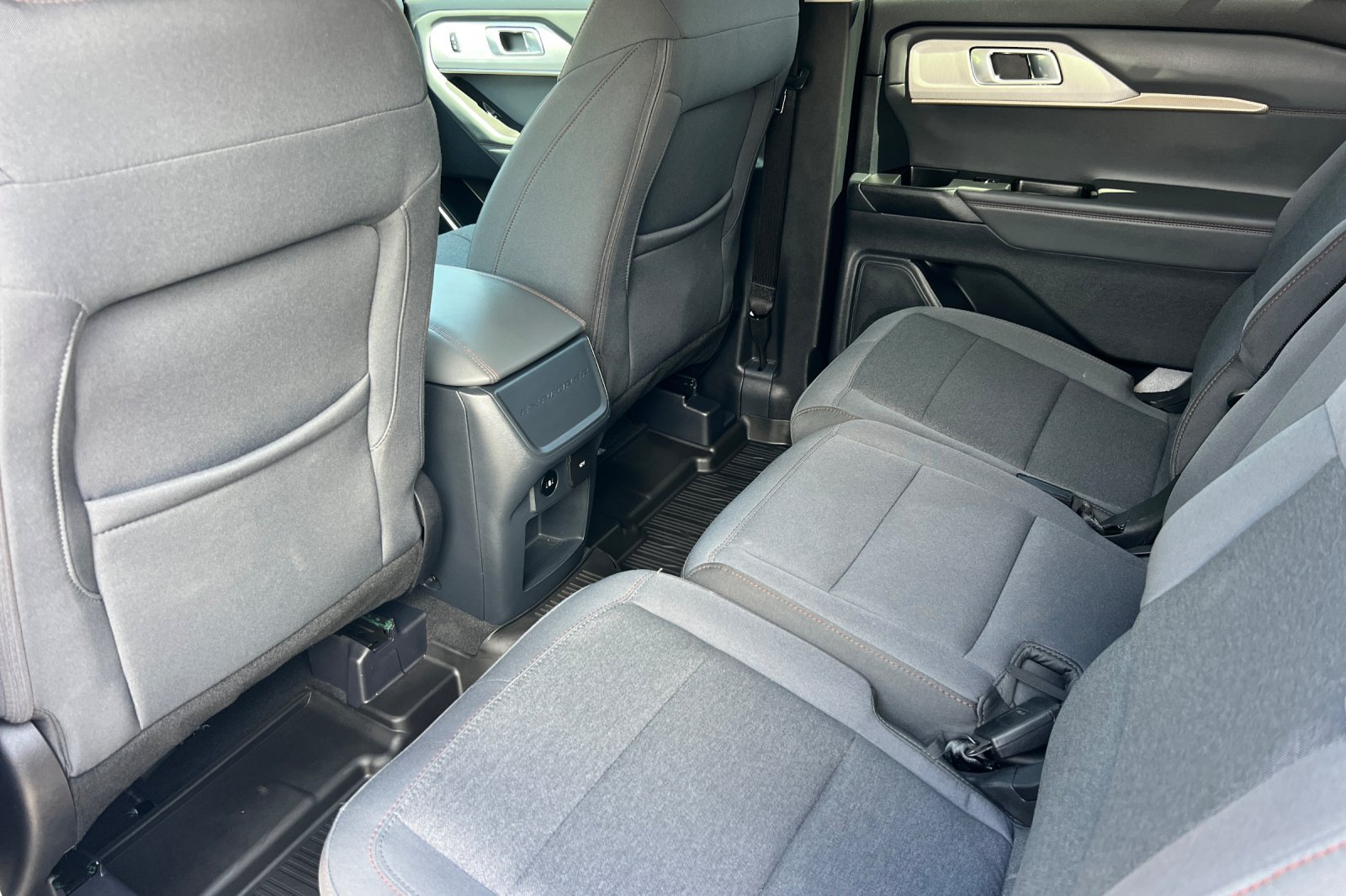 Used 2026 Ford Explorer Active RWD image 12