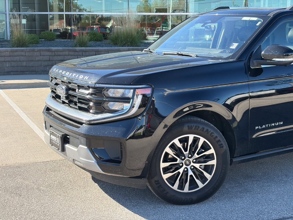 Used 2025 Ford Expedition Max Platinum AWD/4WD image 2