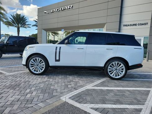 New 2026 Land Rover Range Rover SE image 2