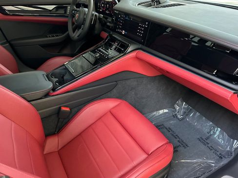 Used 2026 Porsche Panamera image 16