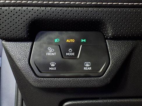 Used 2024 Volkswagen Atlas SE AWD/4WD image 24