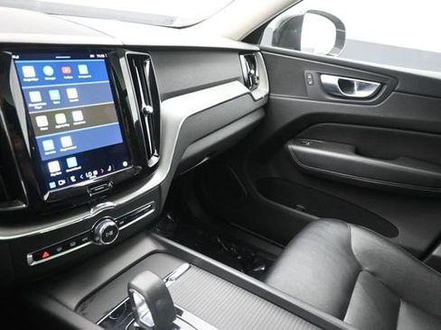 Used 2023 Volvo XC60 B5 Core FWD image 29