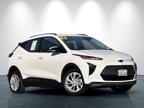 Used 2023 Chevrolet Bolt EUV LT w/ Driver Confidence Package image 2