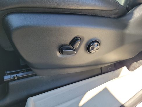 Used 2019 Chrysler Pacifica Touring-L Plus w/ Tire & Wheel Group image 11