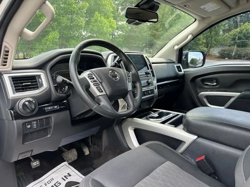 Used 2021 Nissan Titan SV w/ SV Convenience Package AWD/4WD image 11