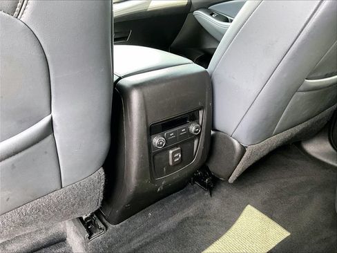 Used 2023 Buick Enclave Essence AWD/4WD image 32