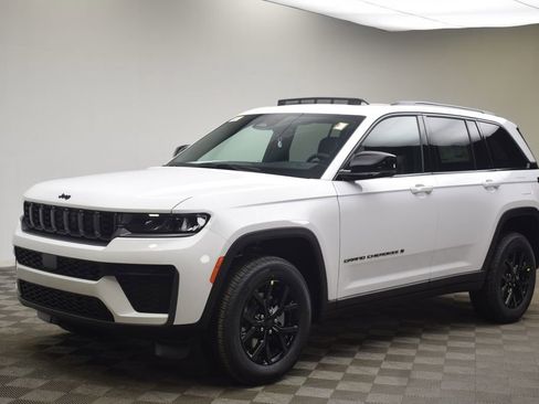 New 2026 Jeep Grand Cherokee 4WD image 13