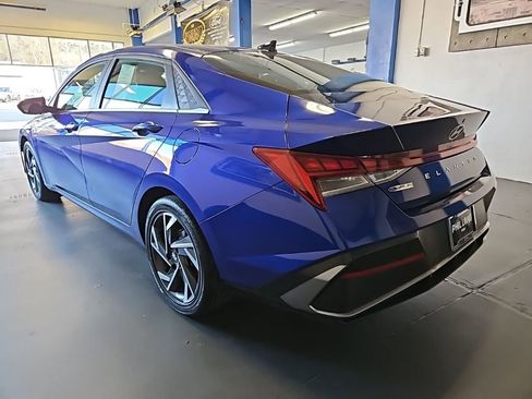 Used 2025 Hyundai Elantra SEL FWD image 7