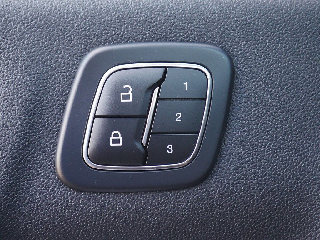 Used 2023 Ford Escape Platinum w/ Premium Technology Package AWD/4WD image 26