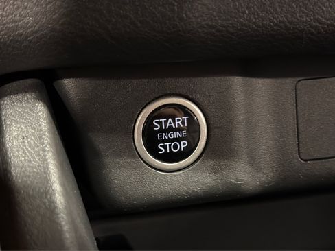 Used 2023 Nissan Rogue SV AWD/4WD image 30