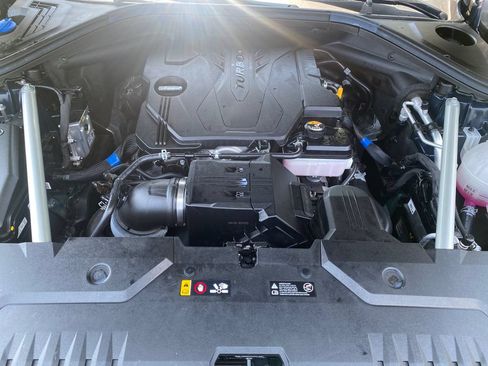 Certified 2022 Genesis GV70 2.5T AWD/4WD image 10