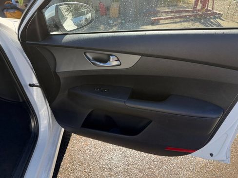 Used 2020 Kia Forte LXS FWD image 17