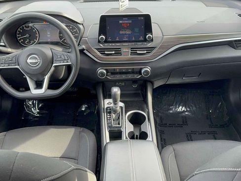 Used 2024 Nissan Altima 2.5 SV image 10