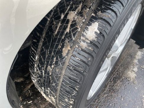 Used 2015 Ford Fusion SE image 3