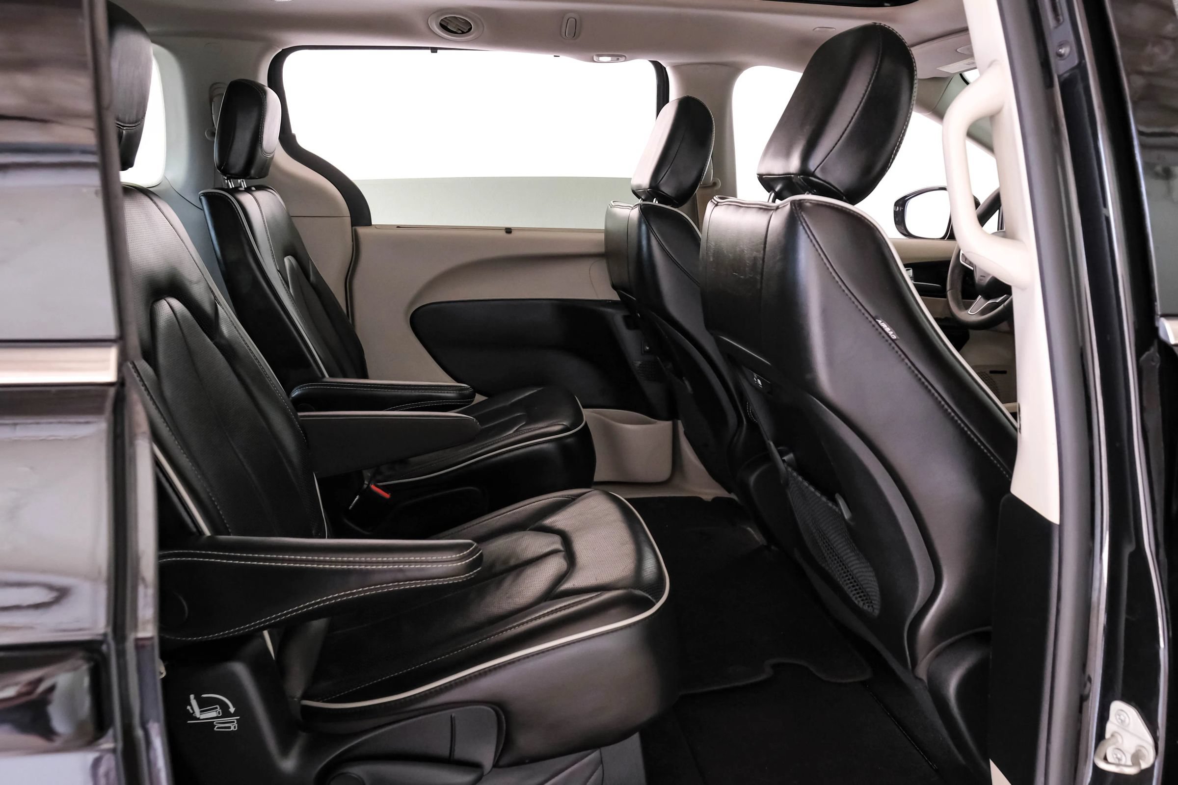 Used 2022 Chrysler Pacifica Limited FWD image 28