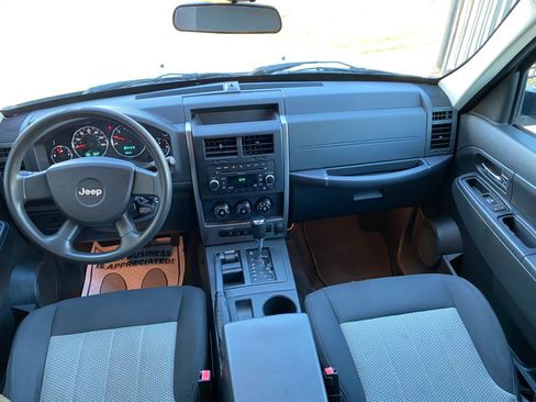 Used 2010 Jeep Liberty Sport w/ Popular Equipment Group image 4