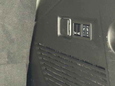 Used 2024 Chevrolet Tahoe Premier RWD image 31