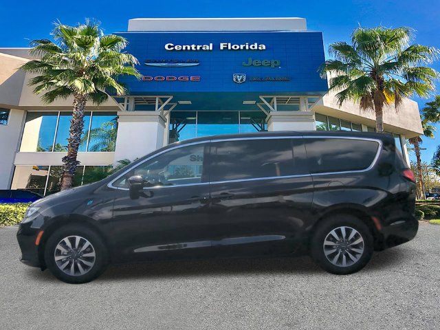 Certified 2025 Chrysler Pacifica Select FWD image 8