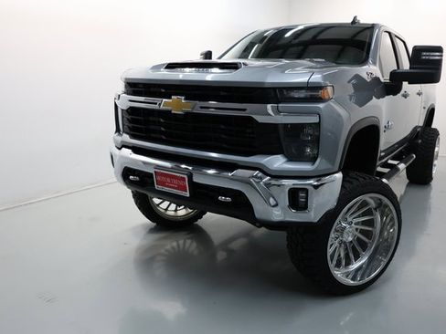 Used 2024 Chevrolet Silverado 2500 LT w/ Texas Edition image 54