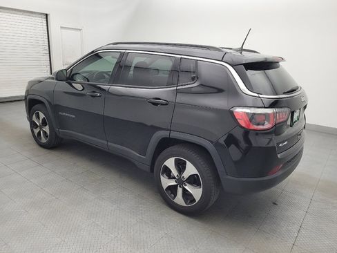Used 2018 Jeep Compass Latitude w/ Popular Equipment Group AWD/4WD image 3