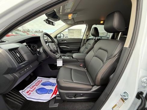 New 2025 Nissan Pathfinder SL w/ Black Appearance Package image 12
