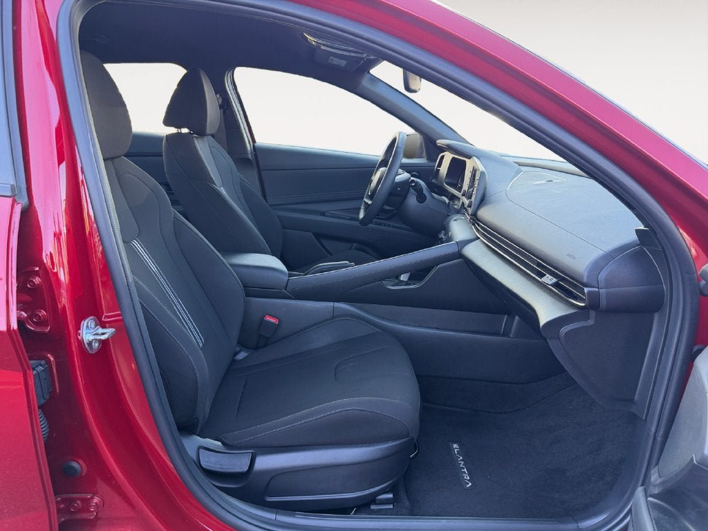 Certified 2025 Hyundai Elantra Sport FWD image 25