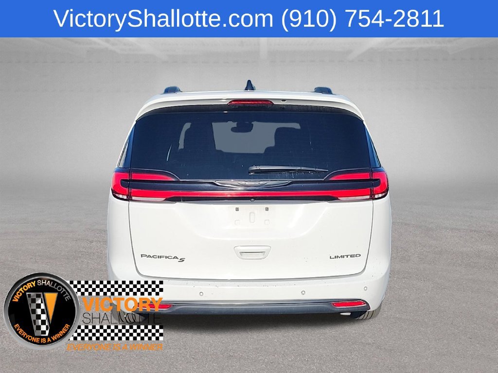Used 2025 Chrysler Pacifica Limited FWD image 29