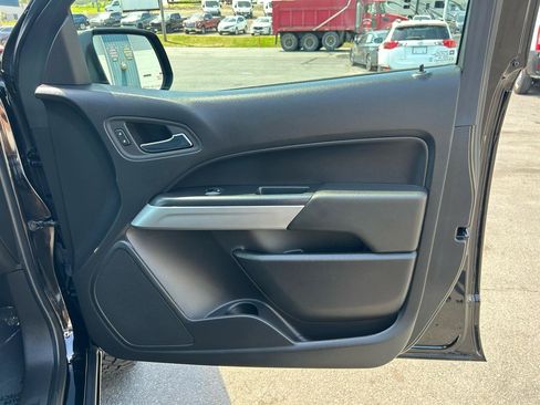 Used 2022 Chevrolet Colorado LT w/ LT Convenience Package AWD/4WD image 19
