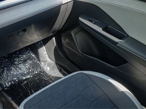 New 2025 Volkswagen Taos SE image 26