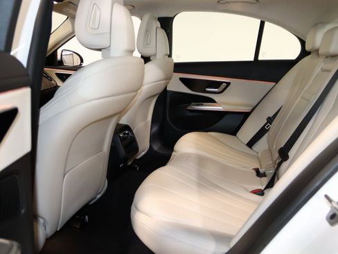 Used 2025 Mercedes-Benz E 350 4MATIC Sedan image 58