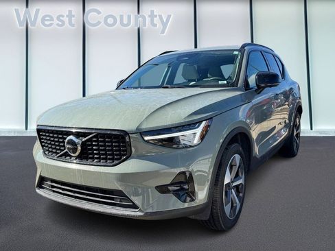 Certified 2023 Volvo XC40 B5 Plus w/ Driver Assist Package image 9