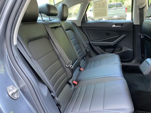 Used 2022 Volkswagen Jetta SE w/ Panoramic Sunroof Package FWD image 34