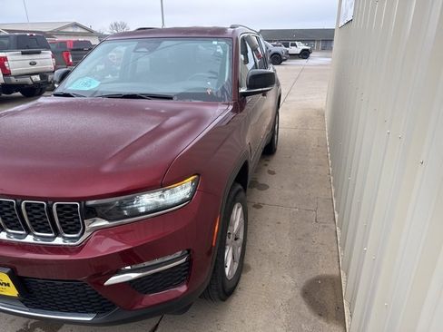 Used 2022 Jeep Grand Cherokee Limited image 4