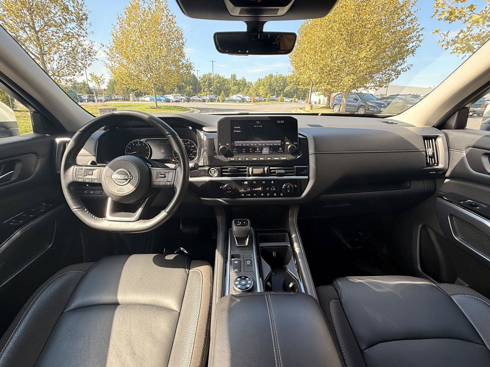 Used 2023 Nissan Pathfinder SL AWD/4WD image 23