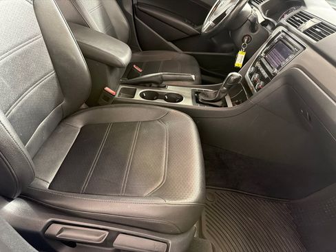 Used 2015 Volkswagen Passat TDI SE FWD image 23