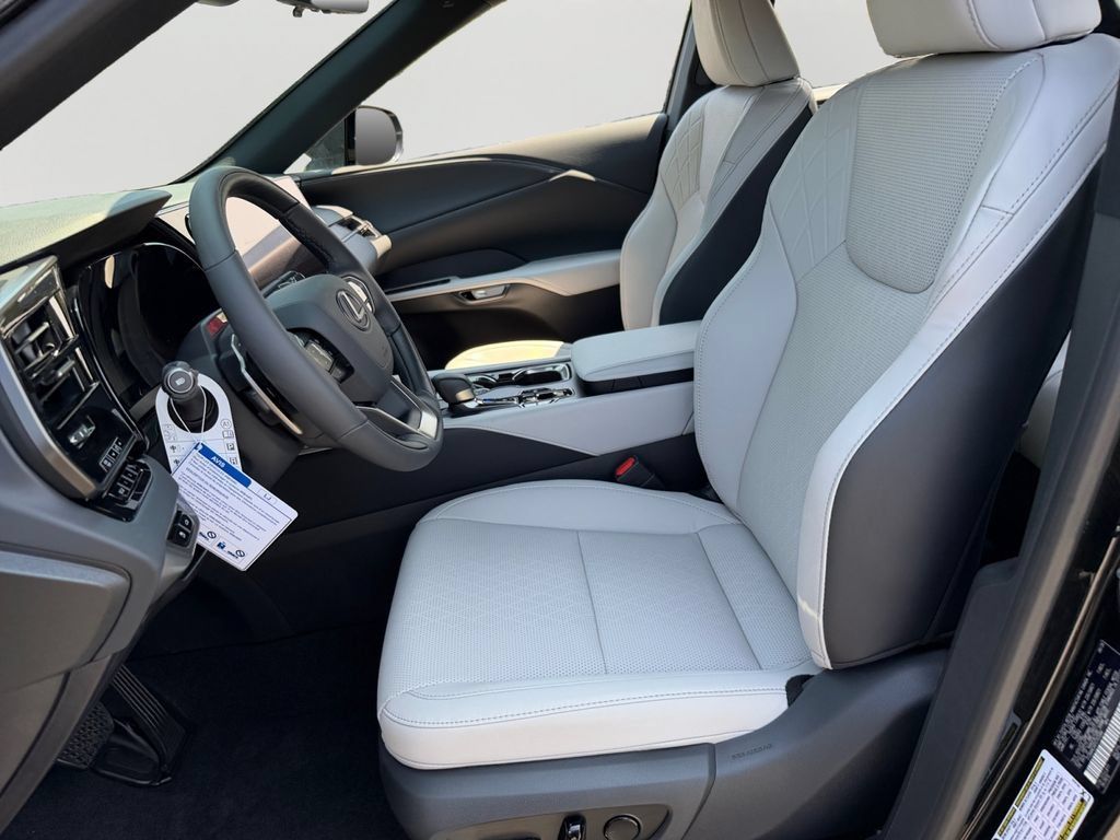 New 2026 Lexus RX 350 w/ Convenience Package AWD/4WD image 11
