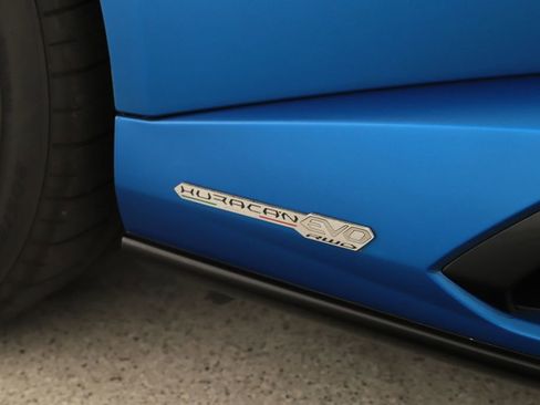 Used 2020 Lamborghini Huracan EVO RWD image 42